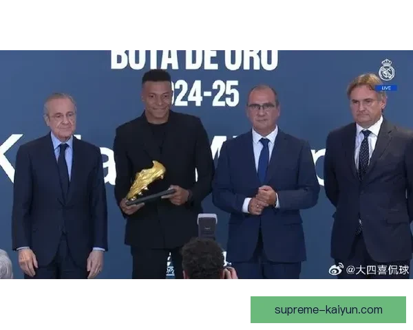 姆巴佩荣膺金童奖，展现年轻球员巨星潜力，状态备受期待