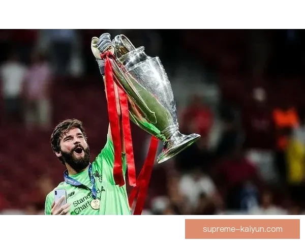 阿利松在巴黎比赛中9次扑救表现稳健，助力球队争取关键胜利